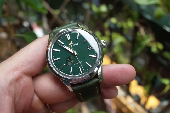 Grand Seiko SBGA453: A Dance of Light and Shadow on the Dial